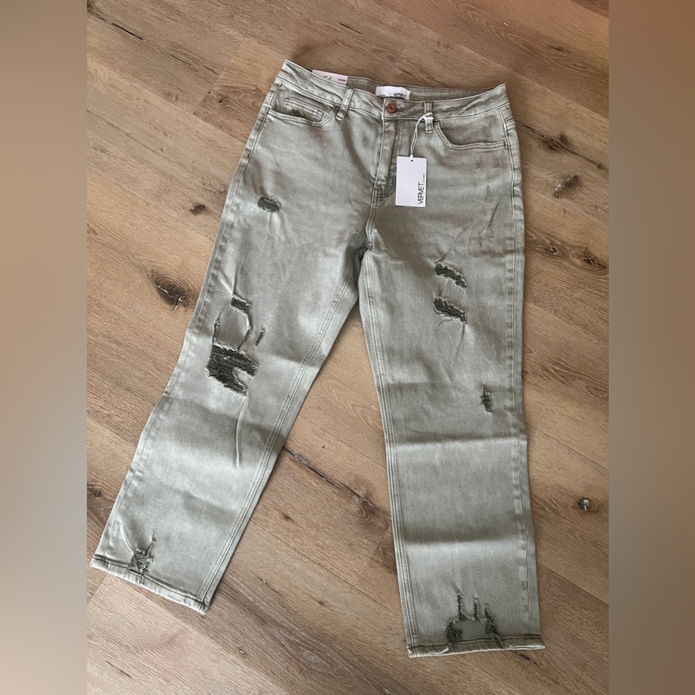 Vervet High Rise Distressed Cropped Straight
Leg Jean